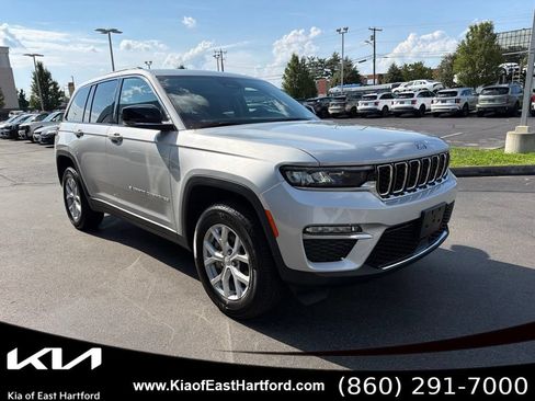 Used 2023 Jeep Grand Cherokee Limited AWD/4WD image 5