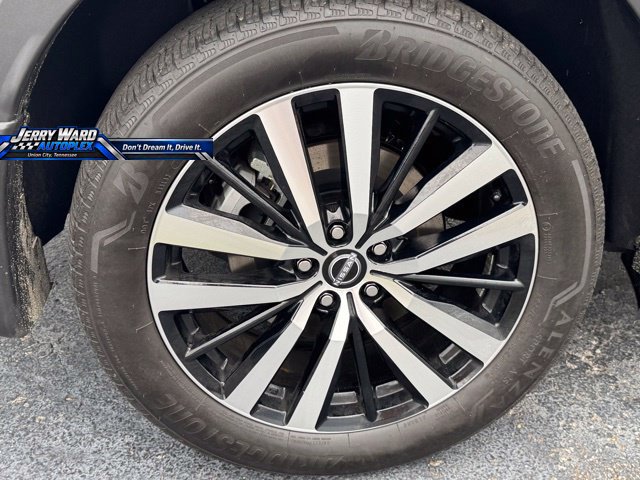 Used 2025 Nissan Pathfinder Platinum FWD image 6