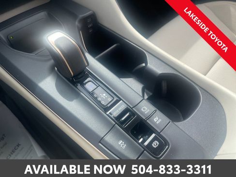 Used 2023 Toyota Crown Limited image 34