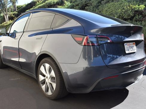 Used 2023 Tesla Model Y 2WD image 4