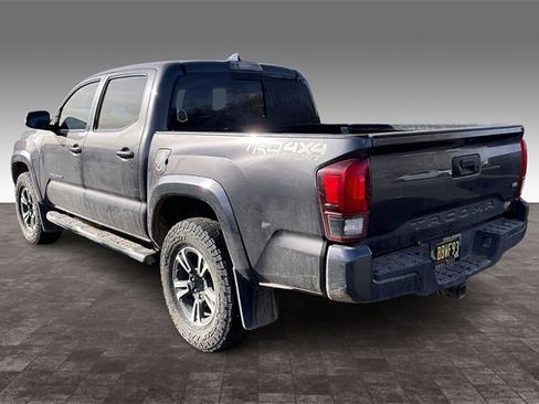 Used 2018 Toyota Tacoma TRD Sport image 4