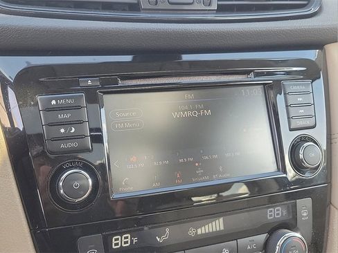 Used 2018 Nissan Rogue SL w/ Premium Package image 15