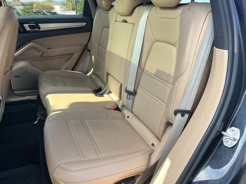 Used 2023 Porsche Cayenne AWD/4WD image 22