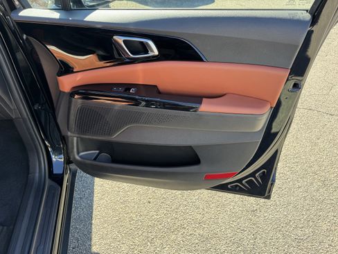 Certified 2024 Kia Carnival SX image 14