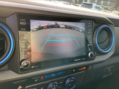 Used 2022 Toyota Tacoma TRD Sport w/ TRD Premium Sport Package AWD/4WD image 27