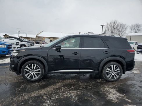 Used 2022 Nissan Pathfinder Platinum w/ Cargo Package image 2