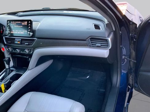 Used 2018 Honda Accord Touring image 18
