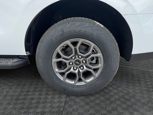 New 2025 Ford Expedition Active image 17