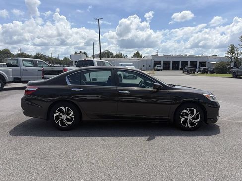 Used 2017 Honda Accord LX image 8