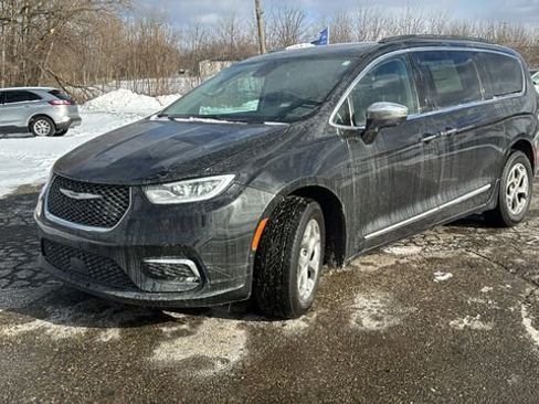 Used 2022 Chrysler Pacifica Limited image 7