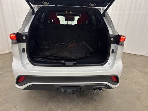 Used 2023 Toyota Highlander XSE image 28