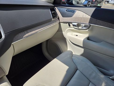 Certified 2023 Volvo XC90 B6 Ultimate w/ Protection Package Premier AWD/4WD image 28
