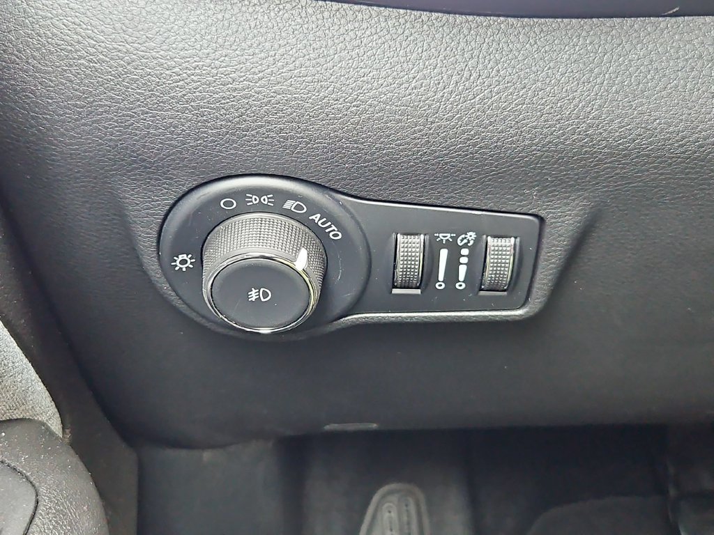 Certified 2026 Jeep Compass Latitude AWD/4WD image 18
