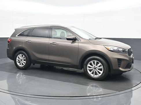 Used 2019 Kia Sorento LX w/ LX Convenience Package image 8
