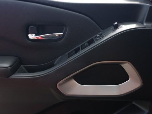 Used 2023 Nissan Frontier SV image 23