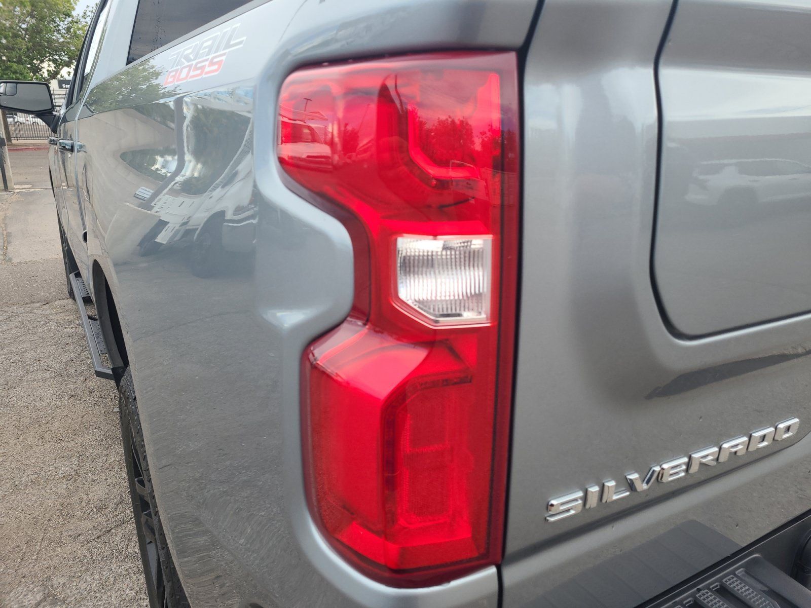 Used 2025 Chevrolet Silverado 1500 LT Trail Boss w/ Convenience Package II AWD/4WD image 25