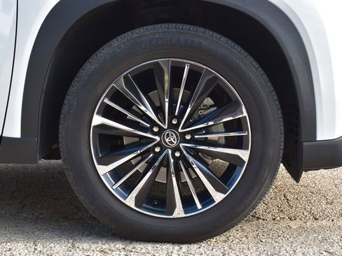 Used 2024 Toyota Grand Highlander AWD Hybrid image 4