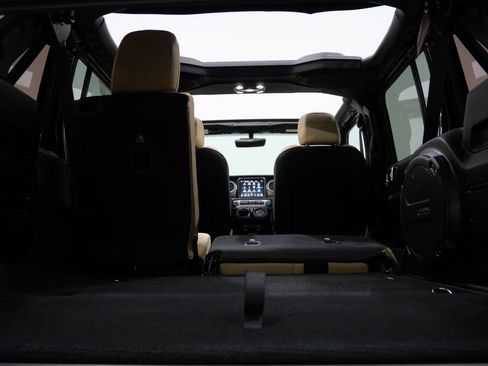 Used 2022 Jeep Wrangler Unlimited Sahara w/ Cold Weather Group AWD/4WD image 26