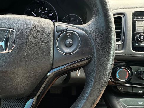 Used 2022 Honda HR-V LX image 12