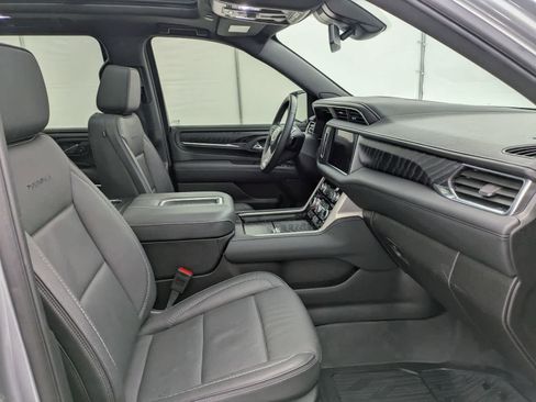 Used 2024 GMC Yukon XL Denali AWD/4WD image 25