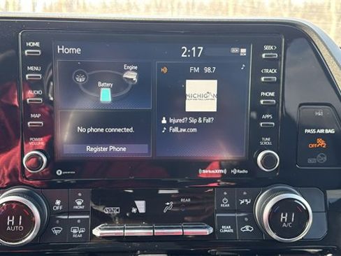 Used 2021 Toyota Highlander LE image 22