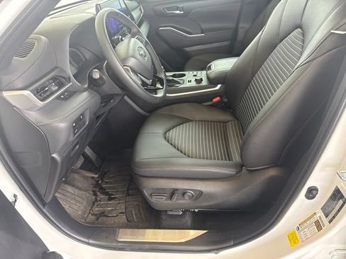 Used 2025 Toyota Highlander XSE AWD/4WD image 15