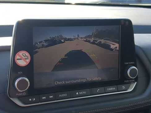 Used 2024 Nissan Rogue SV image 31