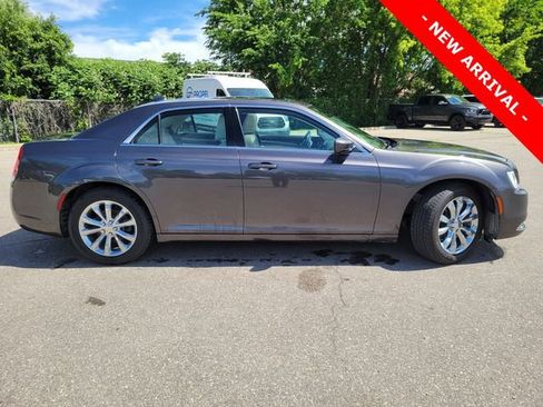 Used 2016 Chrysler 300 Limited AWD/4WD image 2