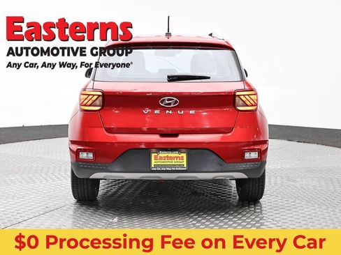 Used 2023 Hyundai Venue Limited FWD image 6