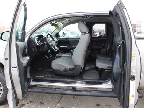 Used 2016 Toyota Tacoma SR5 image 17