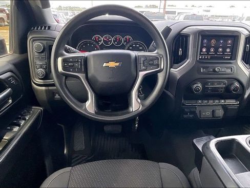 Used 2022 Chevrolet Silverado 2500 Custom w/ Custom Value Package AWD/4WD image 8
