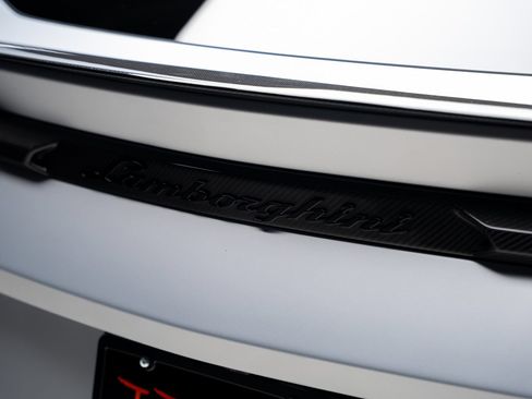 Used 2024 Lamborghini Urus Performante AWD/4WD image 31