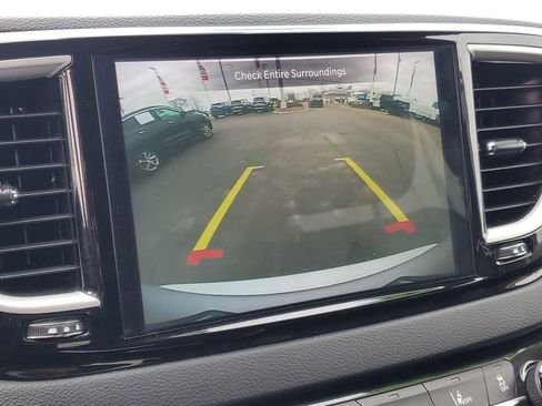 Used 2023 Chrysler Pacifica Touring-L FWD image 20