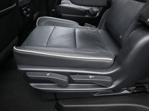 Used 2023 Chevrolet Suburban Premier AWD/4WD image 33