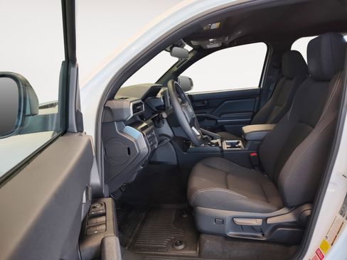 Used 2025 Toyota 4Runner SR5 AWD/4WD image 21