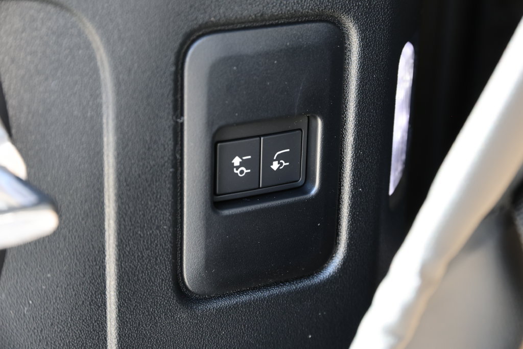 New 2026 Land Rover Defender 110 S AWD/4WD image 10