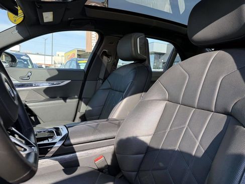 Used 2024 BMW 740i xDrive image 6
