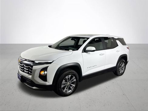 Used 2025 Chevrolet Equinox LT AWD/4WD image 2