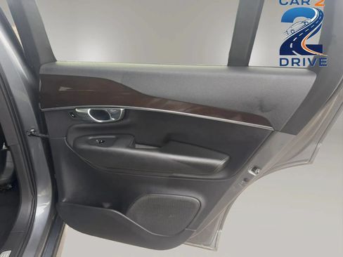 Used 2019 Volvo XC90 T5 Momentum w/ Multimedia Package AWD/4WD image 13