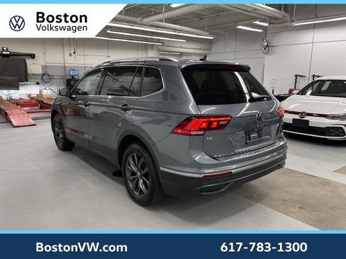 Certified 2022 Volkswagen Tiguan SE image 2