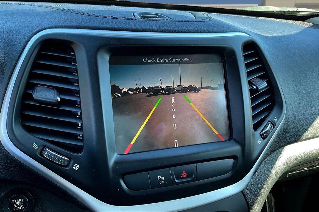 Used 2016 Jeep Cherokee Latitude w/ Comfort/Convenience Group FWD image 16