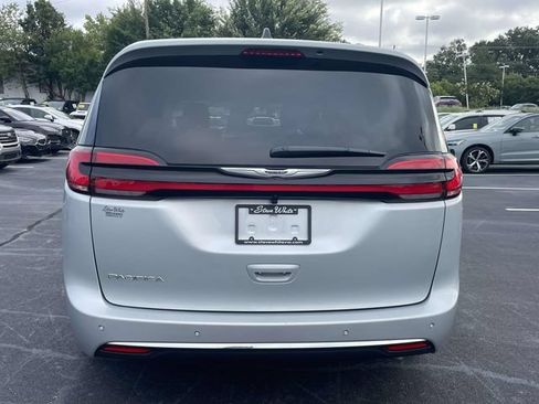 Used 2026 Chrysler Pacifica Select FWD image 6