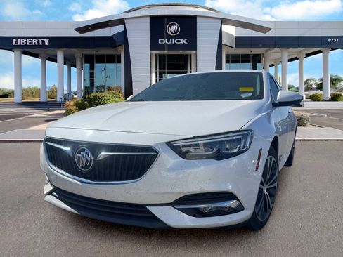 Used 2018 Buick Regal Preferred w/ Driver Confidence Package #1 FWD image 2