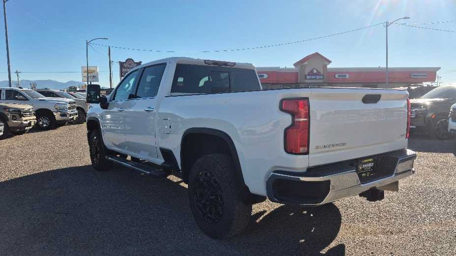 Used 2024 Chevrolet Silverado 2500 LTZ w/ LTZ Convenience Package AWD/4WD image 8
