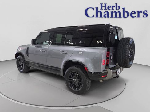 Used 2022 Land Rover Defender 110 X-Dynamic SE AWD/4WD image 3