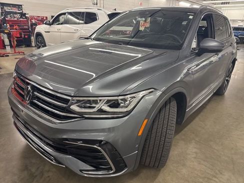 Used 2024 Volkswagen Tiguan SEL R-Line image 3