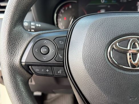 Used 2025 Toyota RAV4 LE AWD/4WD image 10
