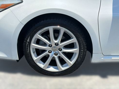 Used 2014 Toyota Avalon Limited w/ Technology Package FWD image 11