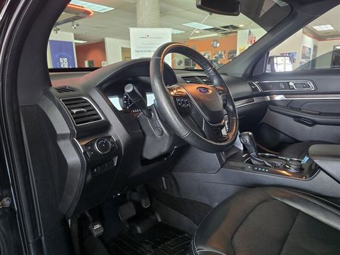 Used 2018 Ford Explorer Limited AWD/4WD image 8