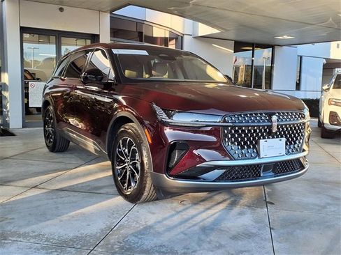 Certified 2025 Lincoln Nautilus Premier image 21